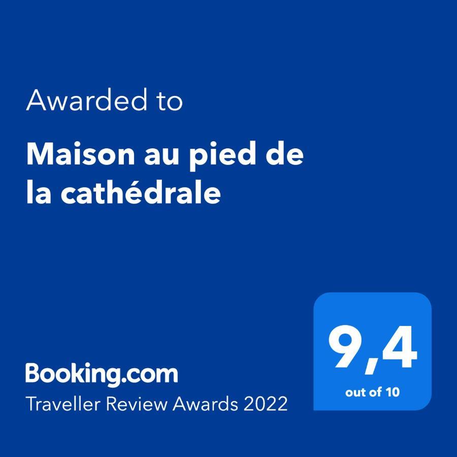 Maison au pied de la cathédrale Elne Esterno foto